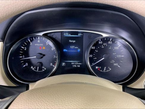 Used 2015 Nissan Rogue SV image 29