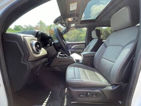 Used 2025 Chevrolet Colorado ZR2 w/ Technology Package image 20