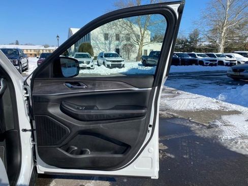 Certified 2024 Jeep Grand Cherokee L Limited w/ Luxury Tech Group II image 32