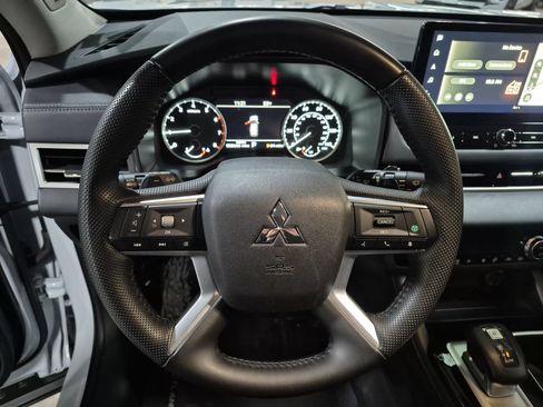 Used 2025 Mitsubishi Outlander SE AWD/4WD image 12