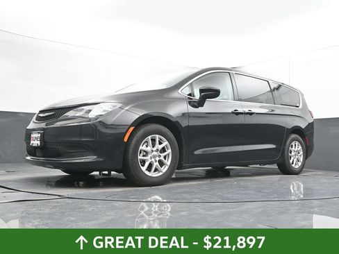 Used 2023 Chrysler Voyager LX FWD image 50