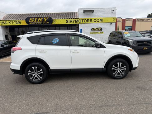Used 2016 Toyota RAV4 LE AWD/4WD image 2