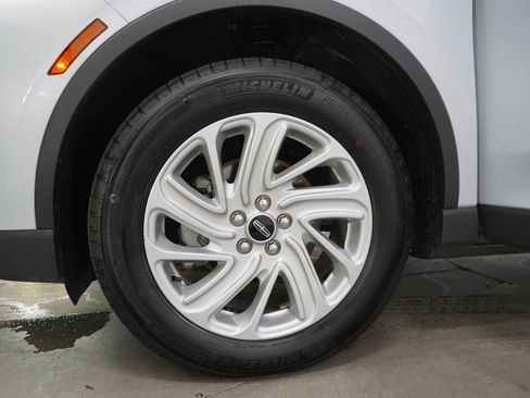 Used 2025 Lincoln Corsair AWD w/ Towing Package image 29