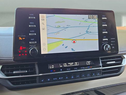 Used 2024 Toyota Sienna Platinum image 28