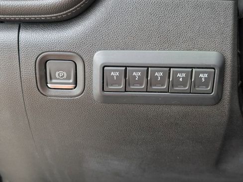 Used 2022 Chevrolet Silverado 2500 LTZ w/ LTZ Convenience Package RWD image 37