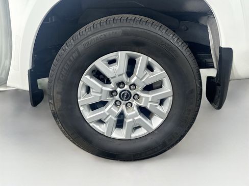 Used 2024 Nissan Frontier SV w/ SV Convenience Package RWD image 11
