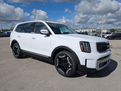 New 2025 Kia Telluride EX image 2