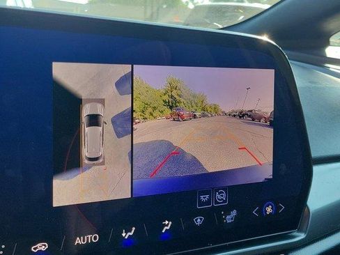 Used 2024 Chevrolet Equinox EV RS FWD image 27