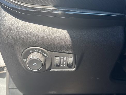 Used 2024 Jeep Compass Trailhawk AWD/4WD image 13