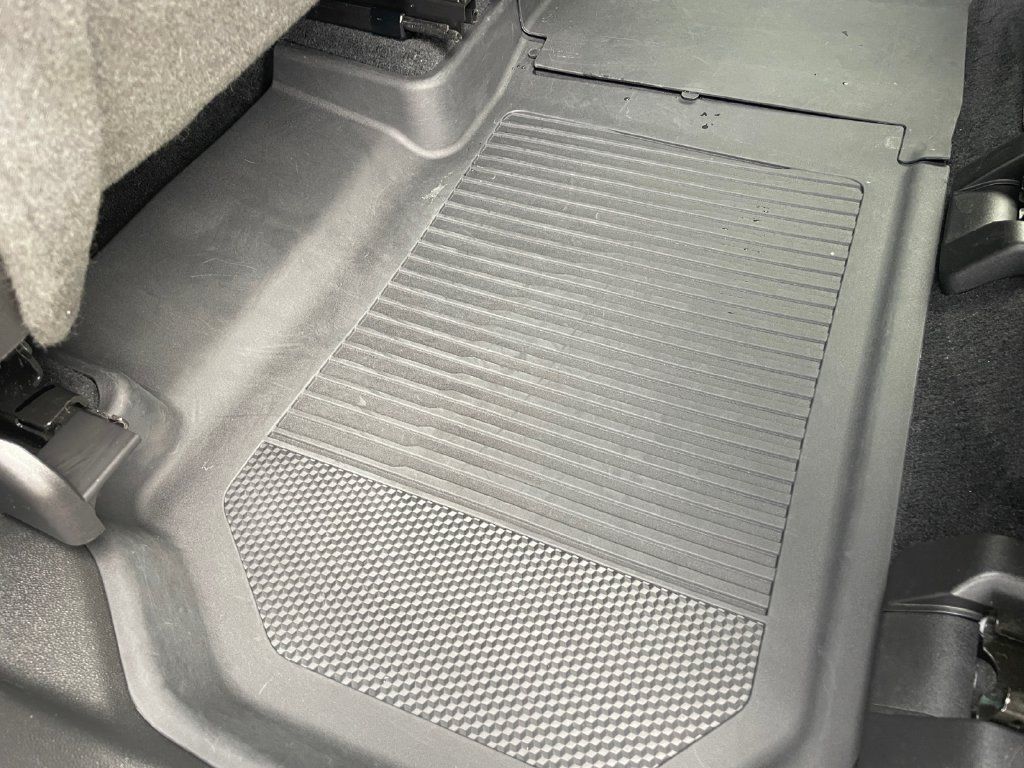 Used 2024 Chevrolet Traverse LT w/ LPO, Floor Liner Package FWD image 35