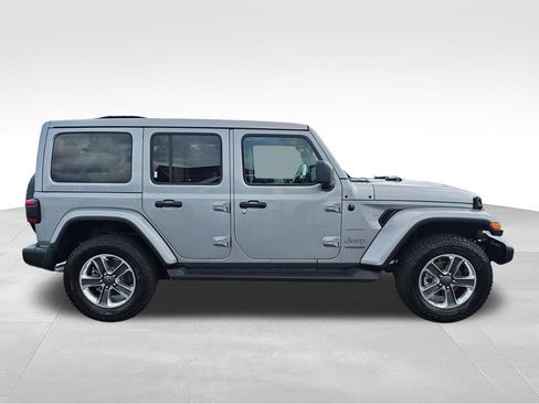 Used 2021 Jeep Wrangler Unlimited Sahara AWD/4WD image 6