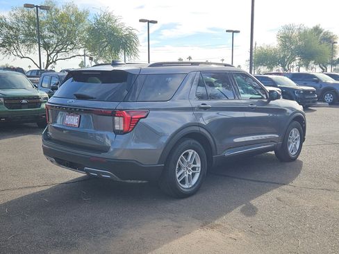 Used 2025 Ford Explorer Active w/ Active Comfort Package image 5