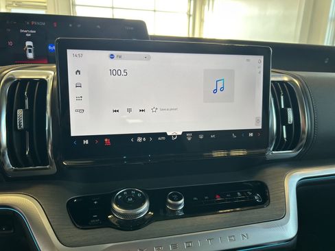 New 2025 Ford Expedition Max Platinum w/ Driver's Package image 32