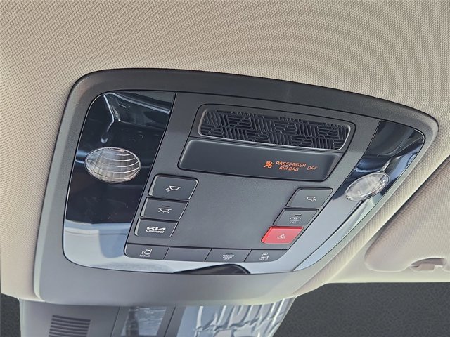 Used 2025 Kia Carnival FWD image 61