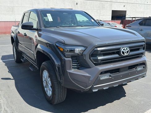 Used 2024 Toyota Tacoma SR5 w/ SR5 Upgrade Package AWD/4WD image 2
