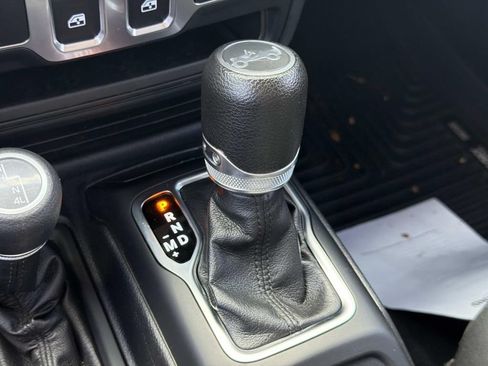 Used 2019 Jeep Wrangler Sport AWD/4WD image 25