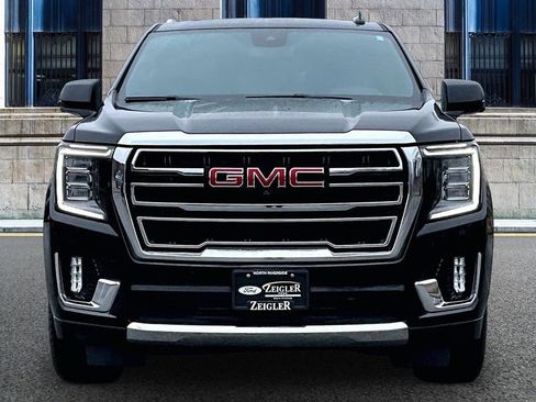 Used 2023 GMC Yukon XL SLT w/ SLT Premium Package image 3