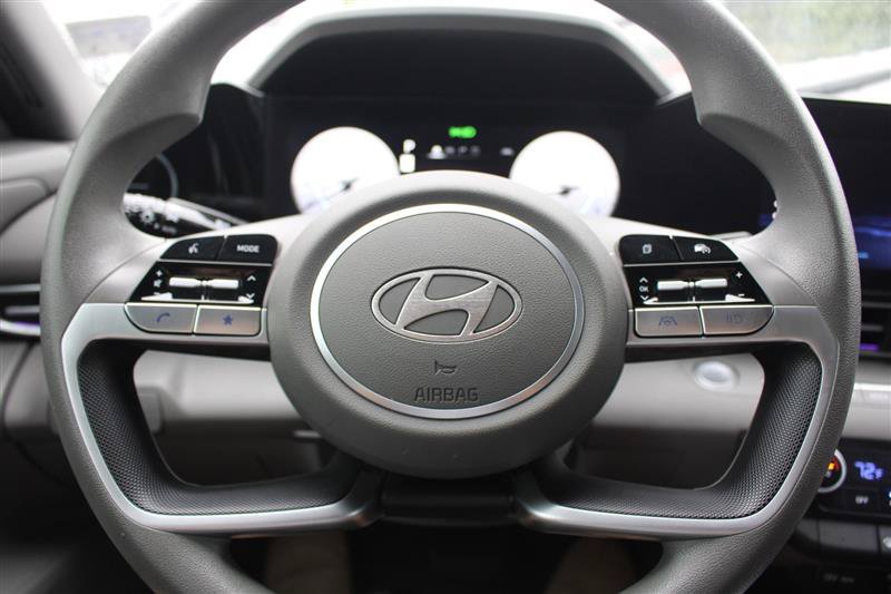 Used 2024 Hyundai Elantra SEL FWD image 12