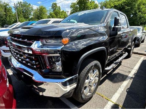 Used 2022 Chevrolet Silverado 2500 LTZ w/ LTZ Convenience Package AWD/4WD image 4