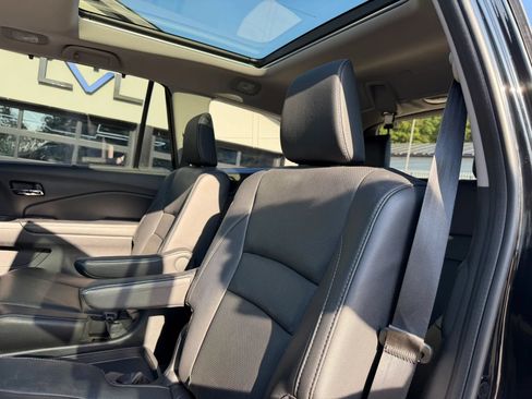 Used 2017 Honda Pilot Elite image 37