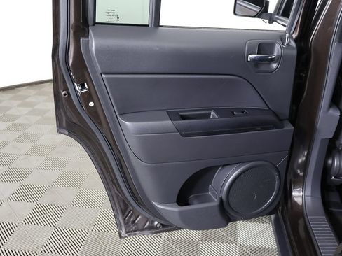 Used 2014 Jeep Patriot Latitude AWD/4WD image 20