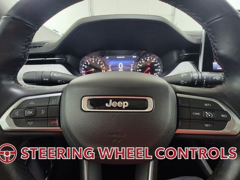 Used 2022 Jeep Compass Latitude w/ Sun and Sound Group AWD/4WD image 19