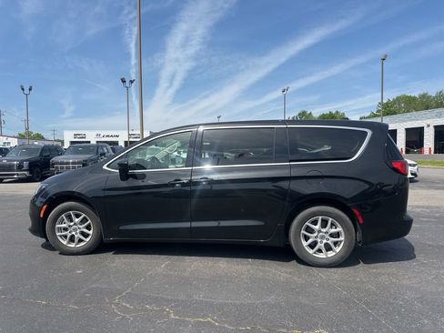 Used 2022 Chrysler Voyager LX FWD image 10