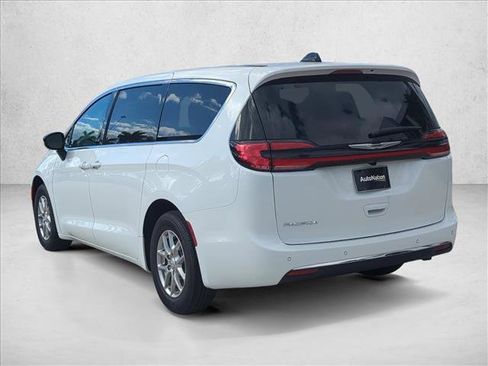 New 2026 Chrysler Pacifica Select FWD image 8