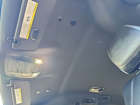 Used 2025 Chrysler Pacifica Select image 31