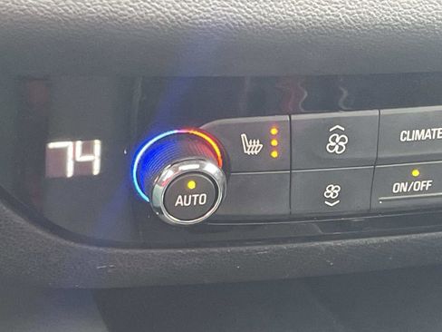 Used 2019 Buick Enclave Essence image 22