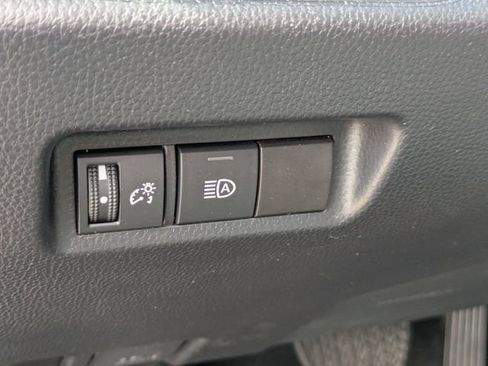 Used 2022 Toyota RAV4 XLE FWD image 14