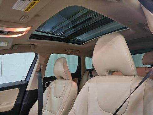 Used 2017 Volvo XC60 T5 Inscription w/ Advanced Package image 23