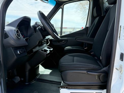 Used 2019 Mercedes-Benz Sprinter 144 image 9