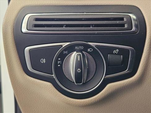 Used 2019 Mercedes-Benz GLC 300 image 13