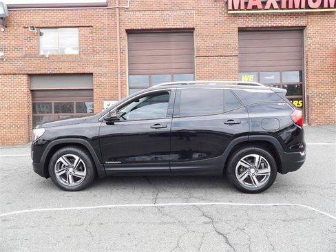 Used 2019 GMC Terrain SLT w/ Infotainment Package II image 2