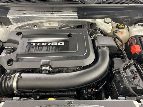 Used 2019 Cadillac XT4 Premium Luxury image 32