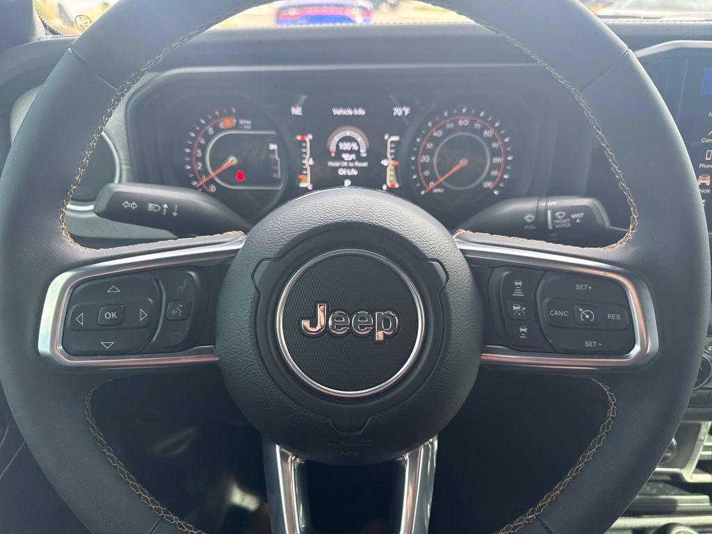 Used 2024 Jeep Wrangler Unlimited Sahara AWD/4WD image 15