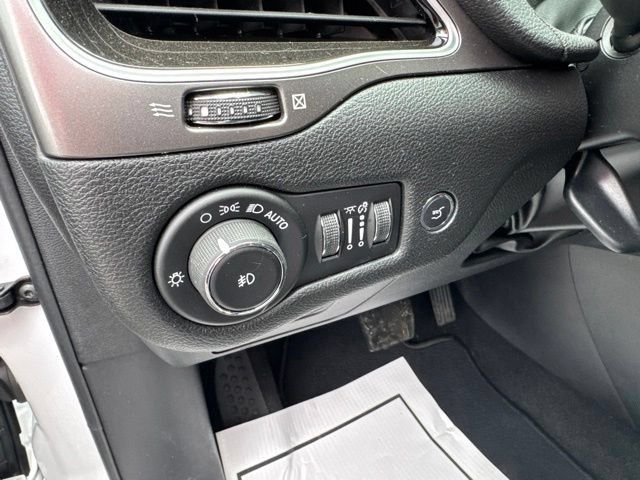 Used 2019 Jeep Cherokee Limited AWD/4WD image 17