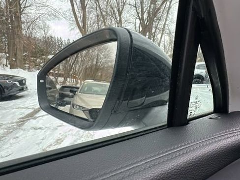 Used 2025 Volkswagen Tiguan SE R-Line image 28