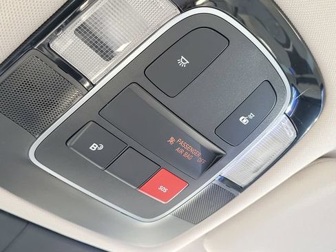Used 2025 Hyundai Sonata SE FWD image 28