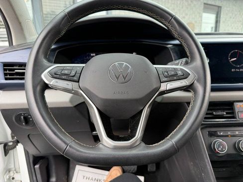 Used 2022 Volkswagen Taos SE FWD image 18