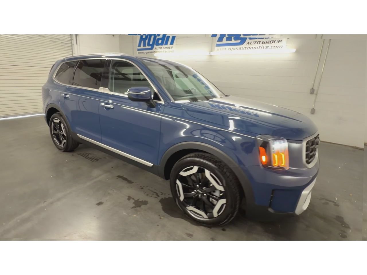 Used 2025 Kia Telluride S FWD image 2
