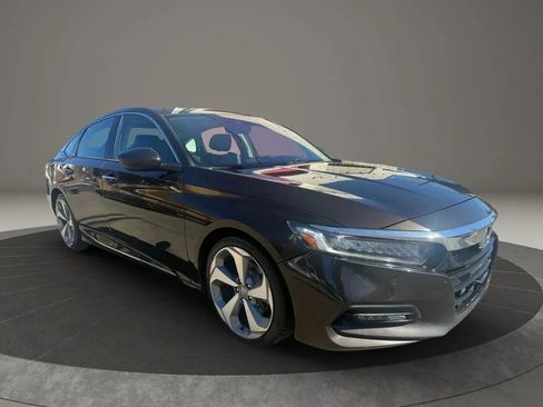 Used 2018 Honda Accord Touring image 3