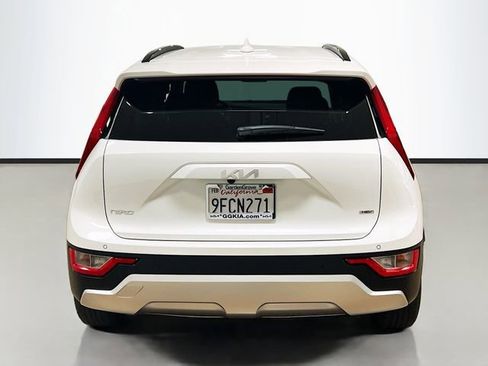 Certified 2023 Kia Niro EX image 6
