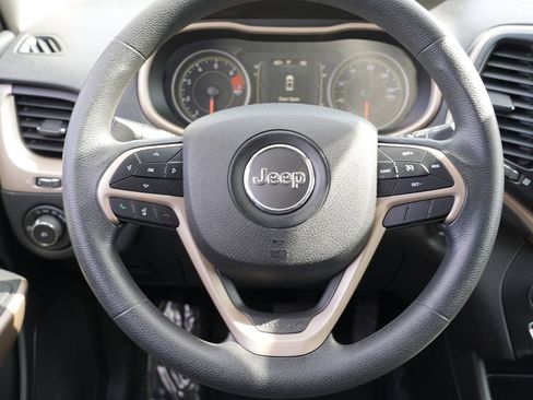 Used 2018 Jeep Cherokee Latitude w/ Safety Group image 23