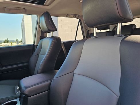 Used 2022 Toyota 4Runner SR5 Premium w/ Moonroof Package AWD/4WD image 25
