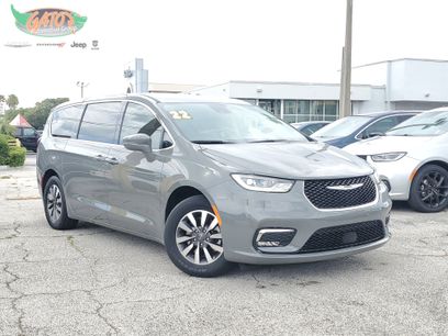 Used 2022 Chrysler Pacifica Touring-L