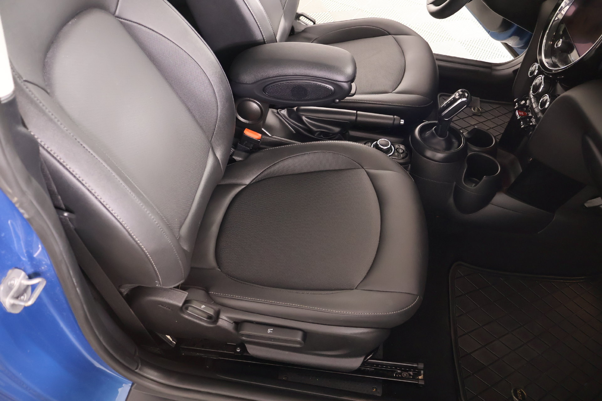 Certified 2023 MINI Cooper 2-Door Hardtop FWD image 13