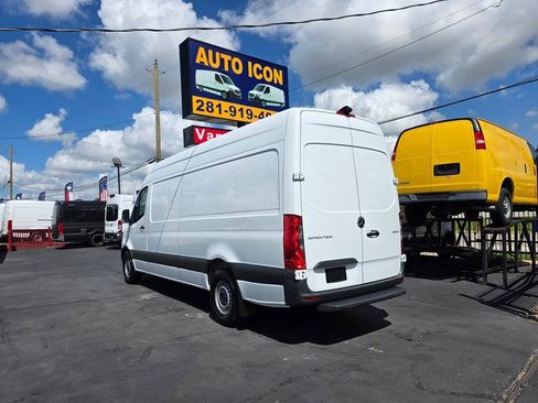 Used 2021 Mercedes-Benz Sprinter 2500 image 2