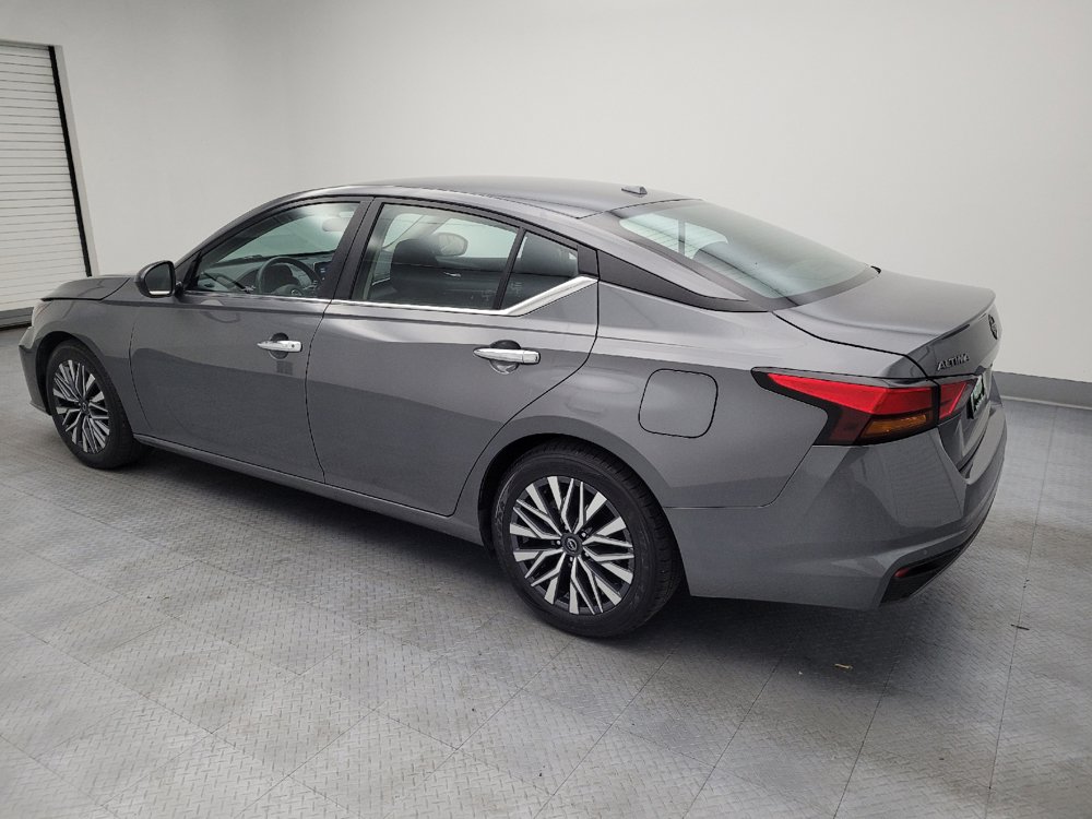 Used 2025 Nissan Altima 2.5 SV FWD image 3